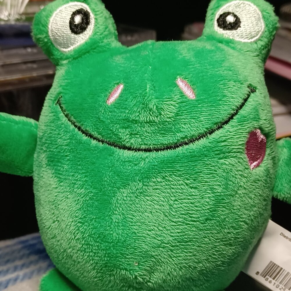 Oriental Trading Company Frog Green Plush Soft Toy Stuffed 5" 2014 Pink Heart